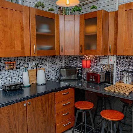 Unique Home W/Garden Hot Tub, Sauna & Cinema Room 런던 외부 사진