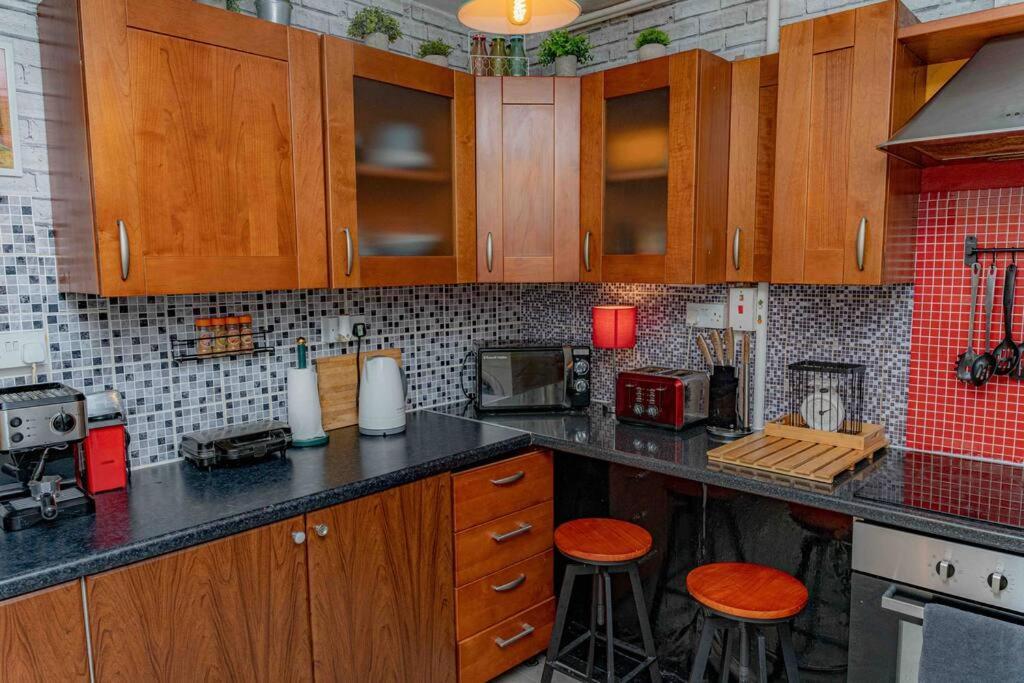 Unique Home W/Garden Hot Tub, Sauna & Cinema Room 런던 외부 사진