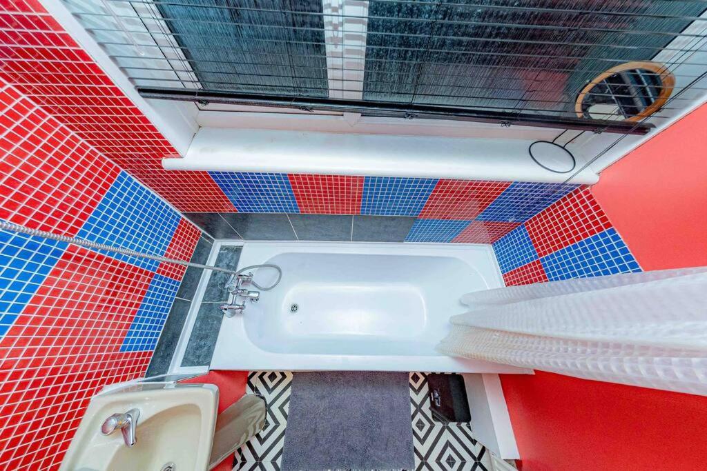 Unique Home W/Garden Hot Tub, Sauna & Cinema Room 런던 외부 사진