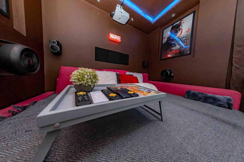 Unique Home W/Garden Hot Tub, Sauna & Cinema Room 런던 외부 사진