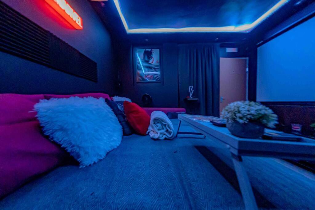 Unique Home W/Garden Hot Tub, Sauna & Cinema Room 런던 외부 사진