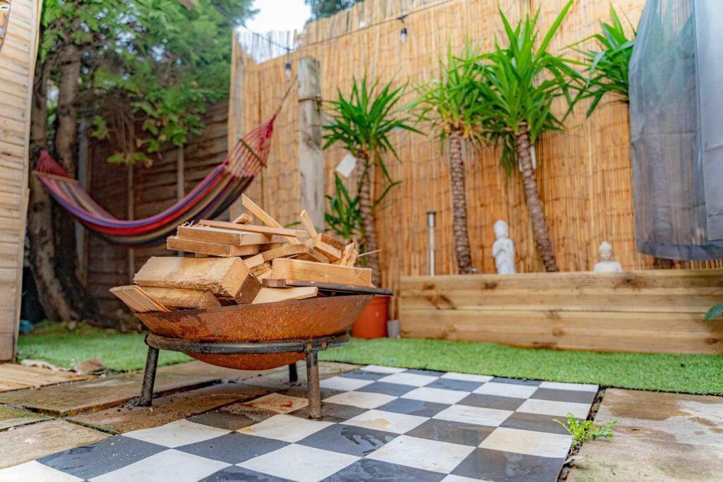 Unique Home W/Garden Hot Tub, Sauna & Cinema Room 런던 외부 사진