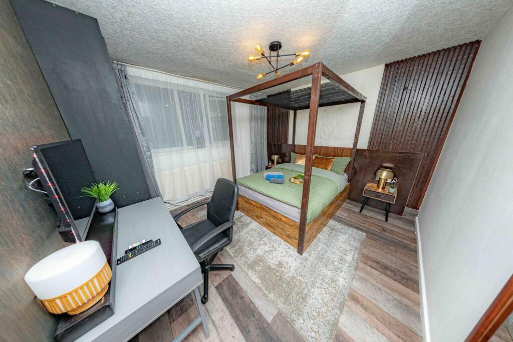 Unique Home W/Garden Hot Tub, Sauna & Cinema Room 런던 외부 사진