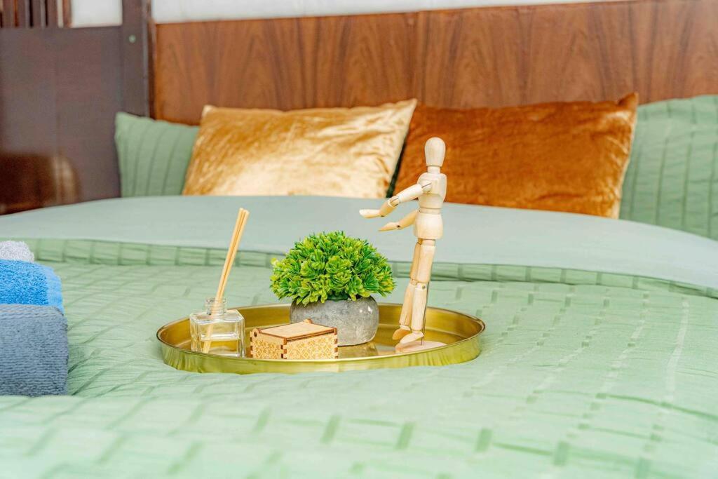 Unique Home W/Garden Hot Tub, Sauna & Cinema Room 런던 외부 사진