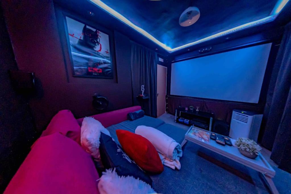 Unique Home W/Garden Hot Tub, Sauna & Cinema Room 런던 외부 사진