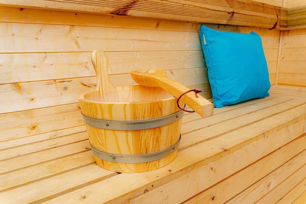 Unique Home W/Garden Hot Tub, Sauna & Cinema Room 런던 외부 사진