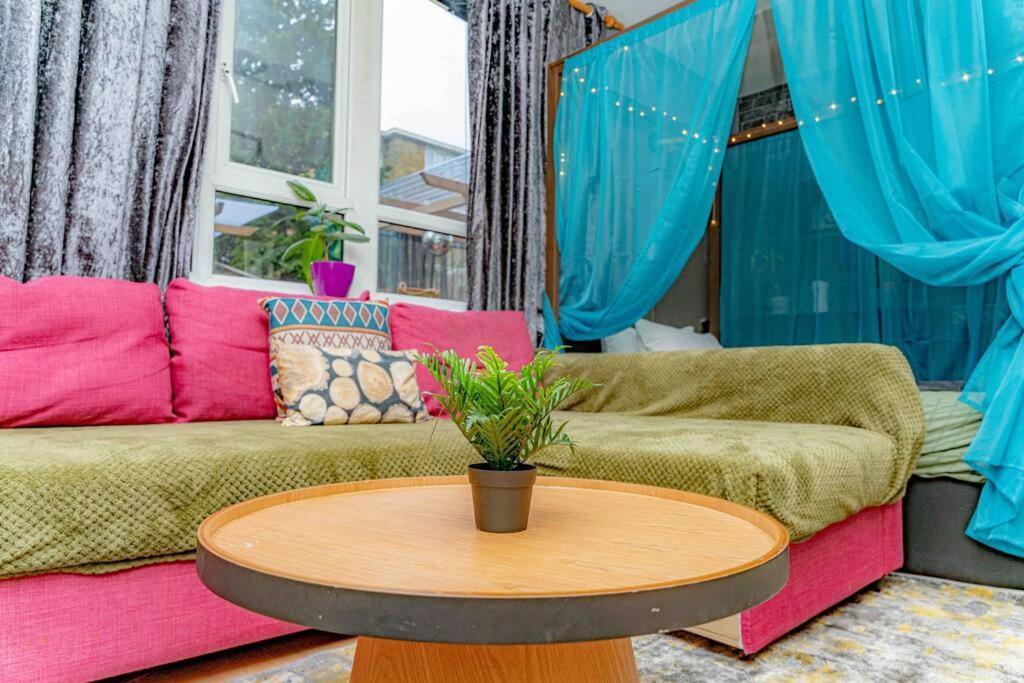 Unique Home W/Garden Hot Tub, Sauna & Cinema Room 런던 외부 사진