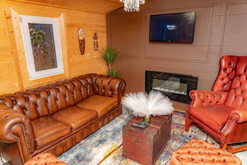 Unique Home W/Garden Hot Tub, Sauna & Cinema Room 런던 외부 사진