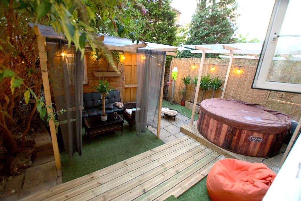 Unique Home W/Garden Hot Tub, Sauna & Cinema Room 런던 외부 사진