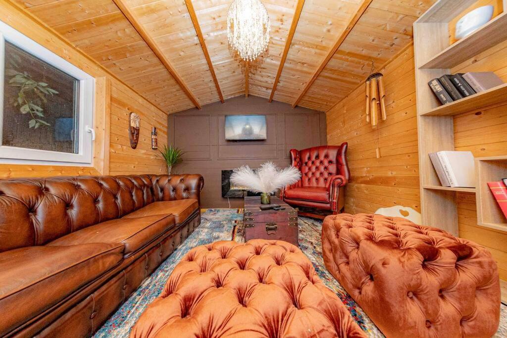 Unique Home W/Garden Hot Tub, Sauna & Cinema Room 런던 외부 사진