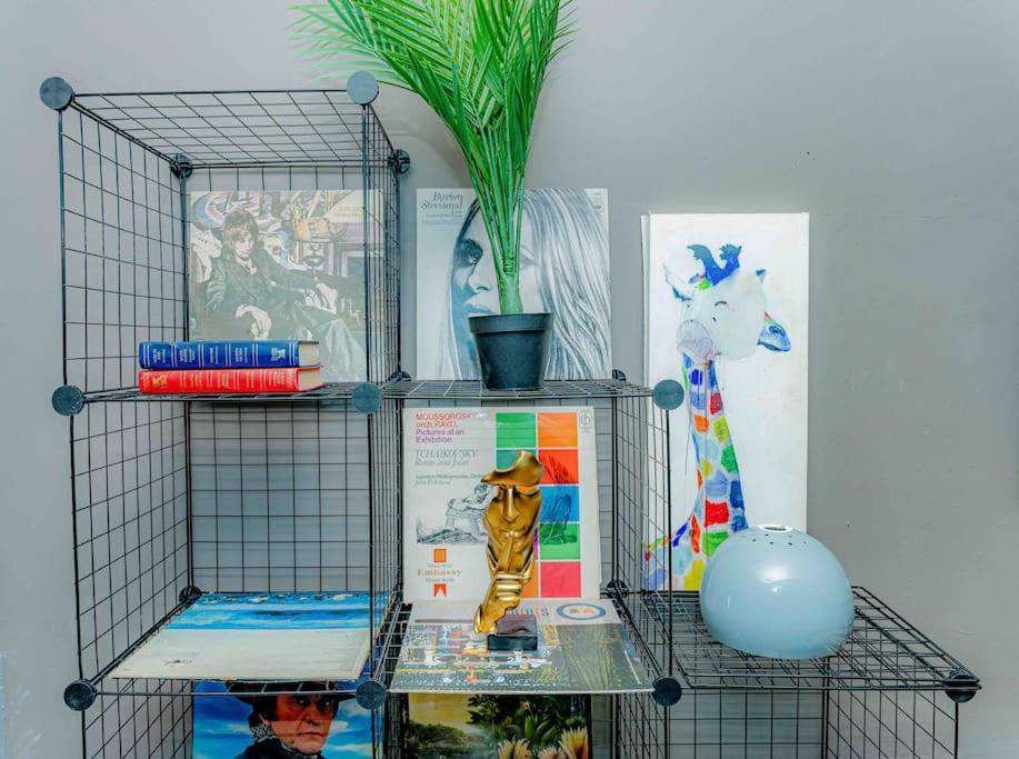 Unique Home W/Garden Hot Tub, Sauna & Cinema Room 런던 외부 사진