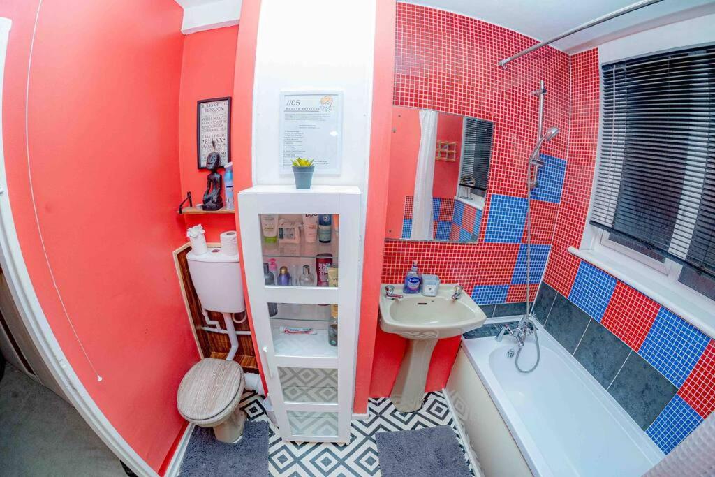Unique Home W/Garden Hot Tub, Sauna & Cinema Room 런던 외부 사진