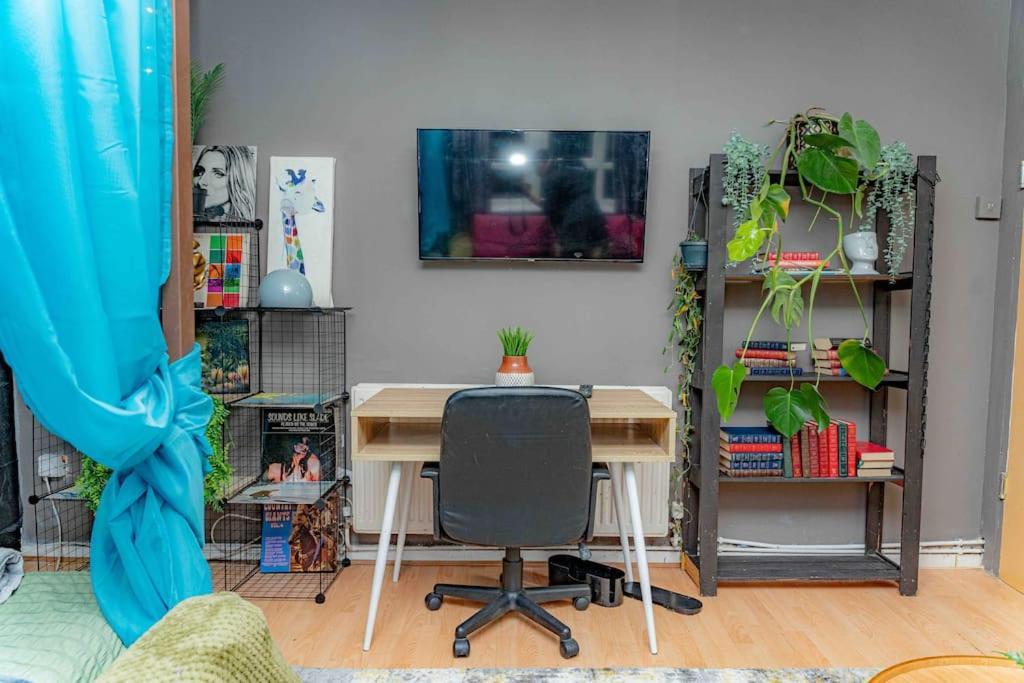 Unique Home W/Garden Hot Tub, Sauna & Cinema Room 런던 외부 사진